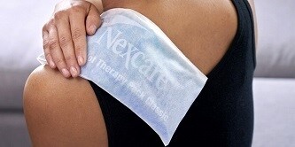 Nexcare™ product op de arm van een patiënt
